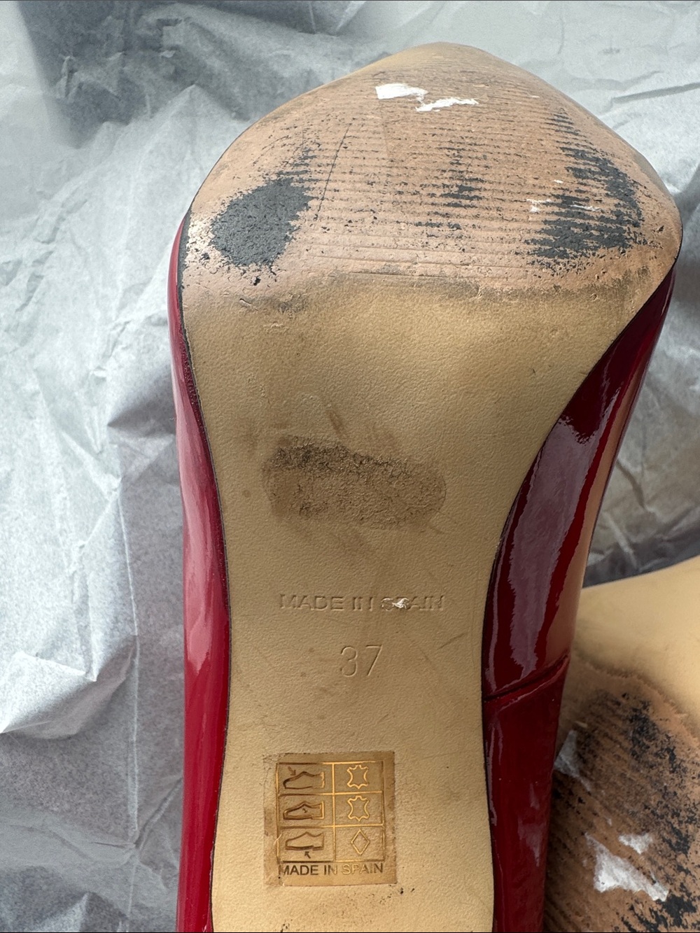 Red Patent Pointed-Toe Women’s Pumps - Picture 4 of 5